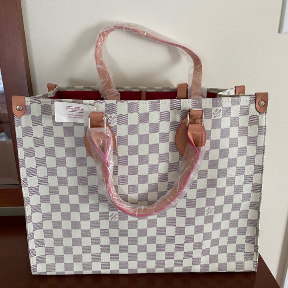 Louis Vuitton Handbags - On The Go bag